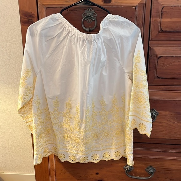 NWOT Talbots Women’s White Blouse With Yellow Embroidery Size Large - Picture 3 of 9